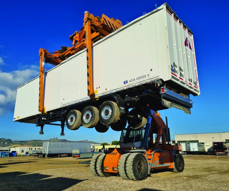 Schubboden Sattelauflieger TMT Moving Floor Intermodal